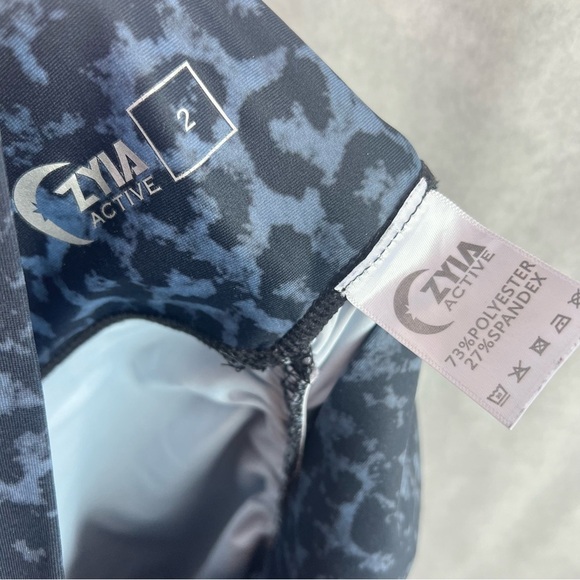 ZYIA Active Leopard Animal Print Scrunch Butt Leggings size 2 - Picture 3 of 6